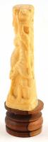 Nevető Buddha / faragott csont szobrocska fa talapzaton 13,5 cm