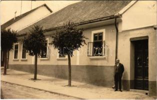 1932 Titel, utca 58-as házszámmal / street, house. photo