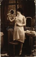 Erotic lady with mirror. Amag XVI/3. (EK)