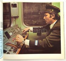 Derzsi András - Dr. Várszegi Gyula: A metró és a budapesti közlekedés. Bp., é.n., Idegenforgalmi Pro...