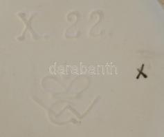 Goebel szalvétatartó kisfiú, kézzel festett, jelzett, kopásnyomokkal, apró lepattanásokkal, m: 10 cm