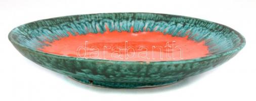 Iparművészeti Vállalatos mázas kerámia dísztál, kopásokkal, jelzett, d: 25,5 cm