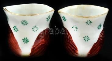 Baglyos porcelán só- és borstartó, kézzel festett, jelzés nélkül, kis hibával, m: 4,5 cm