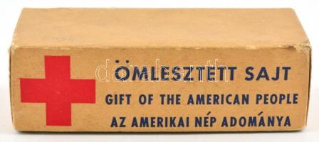 1956 Ömlesztett sajtos karton doboz, Az amerikai nép adománya felirattal, 15,5×6,5x5 cm