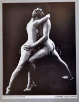 1984 Akt-mappa 1984. Vál. Győri Lajos. Bp., Ofotért. Számos aktkép papír mappában. Komplett!