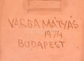 Varga Mátyás (1910-2002): István király 970-1970. Mázas kerámia plakett, jelzett, kopásnyomokkal, 30...