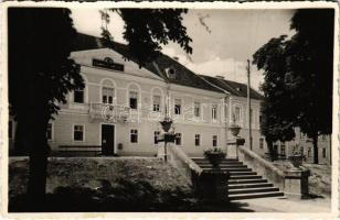 1942 Sepsiszentgyörgy, Sfantu Gheorghe; Vármegyeháza / county hall + &quot;SEPSISZENTGYÖRGY - MAROSVÁSÁRHELY 349 B&quot; vasúti mozgóposta bélyegző