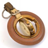 UMF Ruhla zsebóra gumigyűrűs kerettel, kis szíjjal. Működő állapotban d: 5 cm