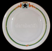 1952 Herendi porcelán tányér Rákosi címerrel. Kézzel festett. Jelzett: ifj Garányi József. Benyomott jelzéssel, kopással d:25,5 cm