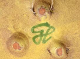 Gorka Lívia (1925-2011): Halas fali tál, festett mázas kerámia, jelzett, restaurált, d 25,5x18 cm