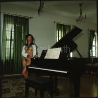 Zongorázni jaj de jó! - 4 db vintage erotikus NEGATÍV, 6x6 cm