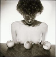 Szép leányok egy szál semmiben, 4 db vintage erotikus NEGATÍV (6x6 cm) + 1 db mai nagyítás, 10x15 cm...