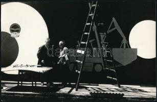 cca 1974 Zsigri Oszkár (1933-?) budapesti fotóművész hagyatékából feliratozott, vintage fotó, a magyar fotográfia avantgarde korszakából, 15,3x23,5 cm