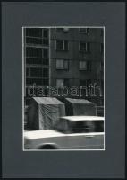 1987 Ország László: Ponyva I-V. című, vintage fotóművészeti alkotása, 5 db fotó, 11,5x17,5 cm, karton 17,6x25 cm