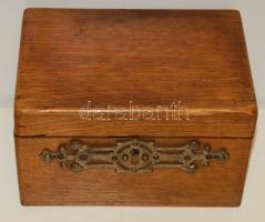 Régi fa kazetta zárdísszel