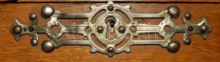 Régi fa kazetta zárdísszel