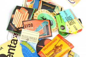 76 db bőröndcímke és matrica (Hotel Annabella - Balatonfüred, Grand Hotel Gellért - Budapest, Hotel ...