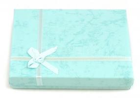 Türkiz gyöngysor, díszdobozban, h: 42 cm