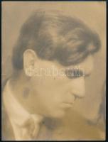 1922 Márffy Ödön (1878-1959) festőművész autográf dedikálása fényképén (Székely Aladár?) Gerő Zsófiának (1895-1966), Gerő Ödön műkritikus lányának: "Zsófikának testvéri szeretettel". 12x8,5 cm