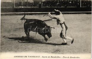 Courses de Taureaux. Suerte de Banderillas. Pose de Banderilles / Spanish folklore, bullfight, matadore
