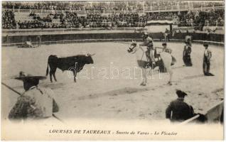 Courses de Taureaux. Suerte de Varas. Le Picador / Spanish folklore, bullfight, matadore