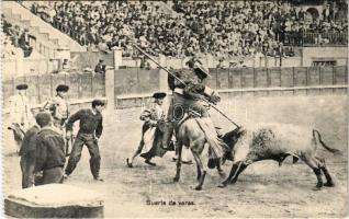 Suerte de Varas / Spanish folklore, bullfight, matadore. Fot. Lacoste (Madrid) - from postcard booklet