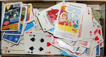 Cipősdoboznyi kártya, benne régi és erotikus