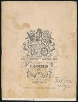 cca 1900 Nők népviseletben, körbevágott keményhátú fotó, sérülésekkel, Figusch István műterméből, 10...