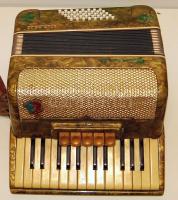 Barcelora 5 hangszínváltós, 40 basszusos régi tangóharmónika keménytokkal