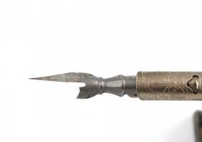 Régi díszes fém ceruzatartó állvány + Schuler tollszár, hegye sérült