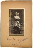 cca 1915 Hajdu Ilona (1889-?) szoprán opera-énekesnő dedikált fotója, Goszleth István műterméből, kartonra kasírozva, felületén törésnyom, 19,5×11,5 cm
