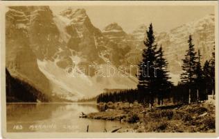 Moraine Lake (Alberta), Byron Harmon Phot. (EK)