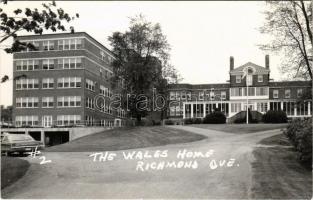 Richmond (Quebec), The Wales Home, automobile - modern photo postcard