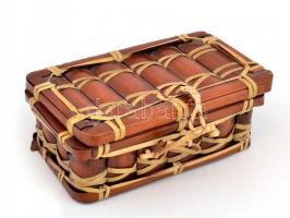 Agancs sörnyitó, agancs dugóhúzó, üvegdugó, bicska, kiskanál, nád dobozban, 18×12×7 cm