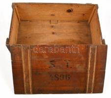 Régi nagy méretű Stollwerck faláda fedéllel, "Csokoládé Stollwerck cacao" felirattal, pánt...