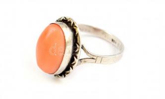 Ezüst(Ag) köves gyűrű, jelzett, méret: 52, bruttó: 2,5 g