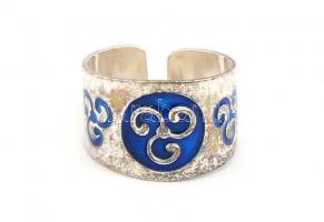 Ezüst(Ag) állítható gyűrű, zománcozott díszítéssel, jelzett, bruttó: 2,9 g