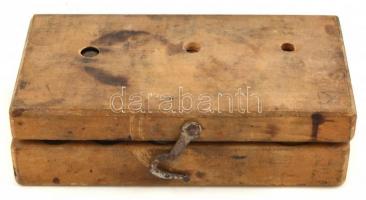 Sárgaréz súlykészlet fa dobozban, kopott