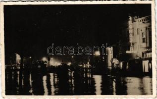 1941 Marosvásárhely, Targu Mures; Fő tér éjjel, gyógyszertár / Farmacia / main square at night, pharmacy (EK)