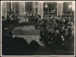 1935 Pázmány Péter Tudományegyetem 300 éves fennállásának ünnepéről készült fotó, Kaulich Rudolf műterméből, hátulján pecséttel jelzett, a fotó hátulja feliratozva, 18x24 cm