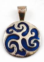 Ezüst(Ag) zománcozott medál, jelzés nélkül, d: 1,3 cm, bruttó: 1,9 g