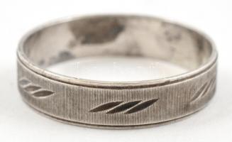 Ezüst(Ag) karikagyűrű, jelzett, méret: 53, nettó: 1,4 g