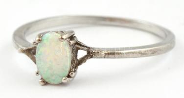 Ezüst(Ag) gyűrű szintetikus opálkővel, jelzett, méret: 56, bruttó: 1,1 g