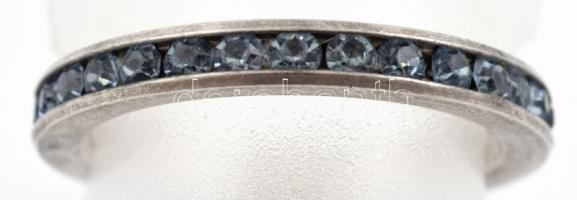 Ezüst(Ag) kék kövekkel kirakott gyűrű, jelzett, méret: 56, bruttó: 2,7 g