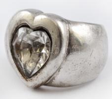 Ezüst(Ag) szívecskés masszív gyűrű, jelzett, méret: 52, bruttó: 15,5 g
