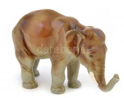 Royal Dux elefánt, kézzel festett, jelzett, apró kopásnyomokkal, m: 12,5 cm