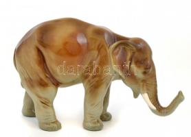 Royal Dux elefánt, kézzel festett, jelzett, apró kopásnyomokkal, m: 12,5 cm