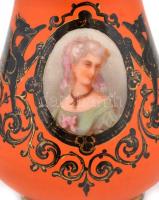 Váza hölgy portréval, matricás, jelzés nélkül (formaszámmal?), apró kopásnyomokkal, m: 18 cm