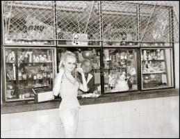 Dohány, játék, szuvenír üzlet a Balatonon, 2 db fotónegatív, 6×9 cm