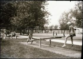 Kb. 50 db fotónegatív (tájak, életképek, stb.), tasakokban, 5×6 és 6×9 cm